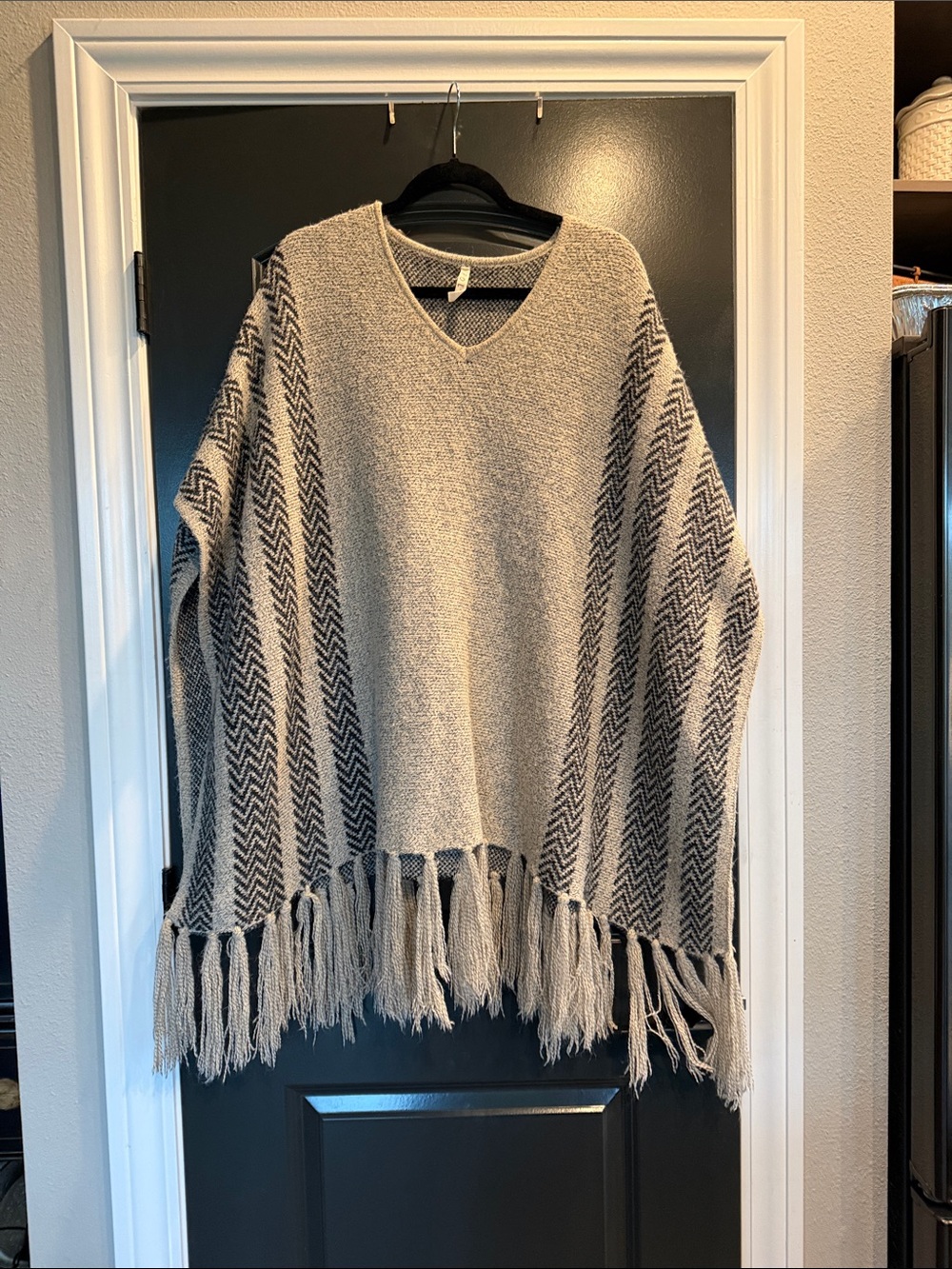 POL PONCHO SWEATER